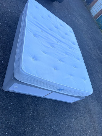 double-divan-base-with-double-spring-mattress-big-2