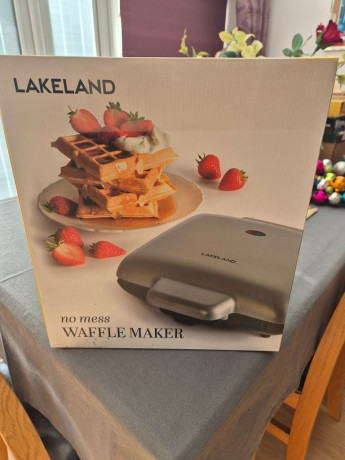 perfect-condition-bosch-fridge-freezer-within-guarantee-under-counter-size-big-3