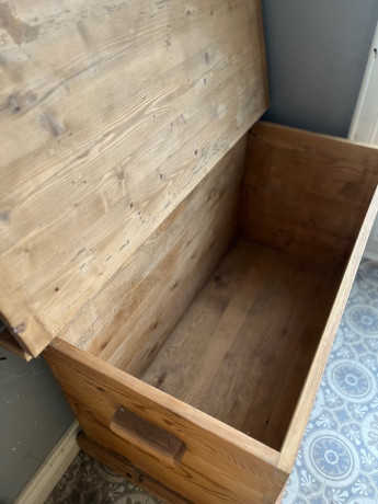 antique-storage-blanket-box-big-2