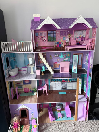 large-dolls-house-big-0