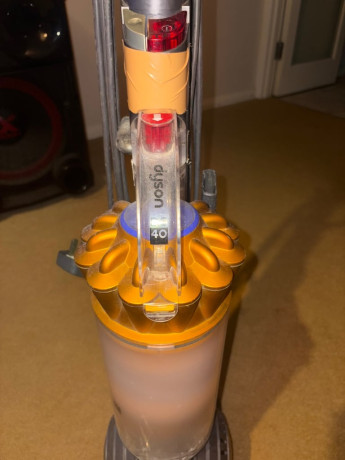 dyson-dc40-hoover-big-1