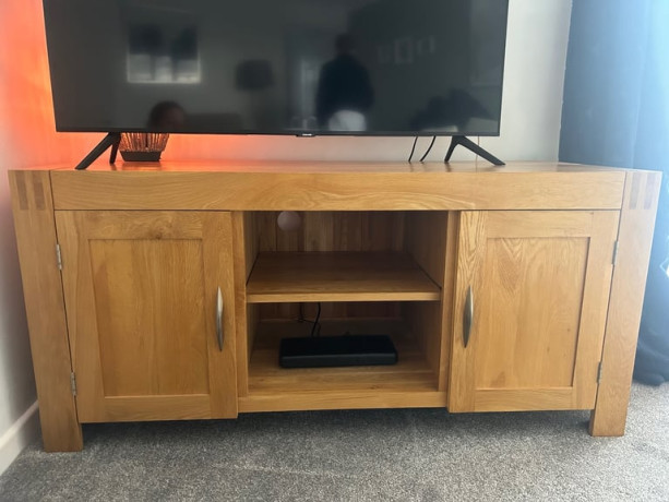 solid-oak-tv-stand-big-0