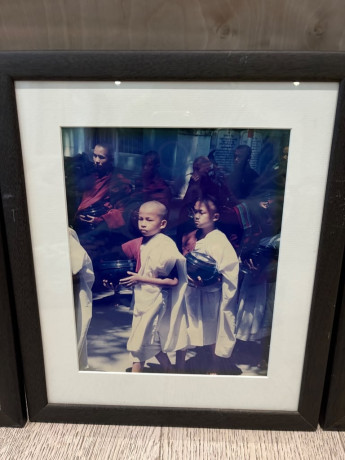 free-4-burmese-theravada-buddhist-monks-photos-in-black-wood-frames-36x31x1-cm-big-3