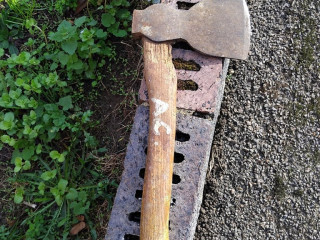 ewell-garden-axe