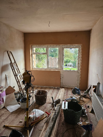 just-need-a-piece-of-guttering-put-back-up-at-the-front-of-a-property-big-0