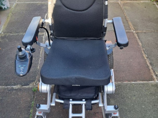 electric-folding-wheelchair