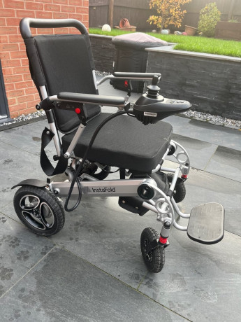 rechargeable-electric-folding-wheelchair-big-3