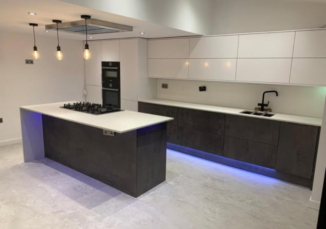 trusted-local-builder-bathroom-renovation-roofing-flooring-tilling-handyman-services-big-0