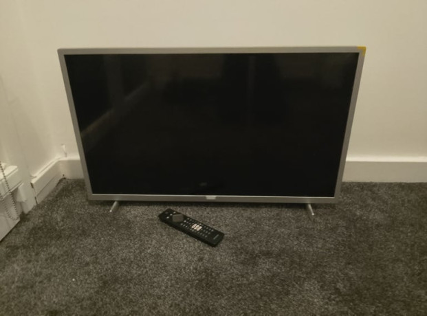 philips-silver-32-inch-flat-screen-tv-with-remote-big-0