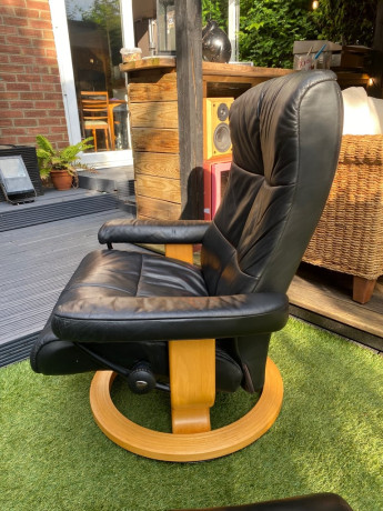 ekornes-stressless-chair-footstool-size-x-large-black-leather-reclinergreat-condition-big-0