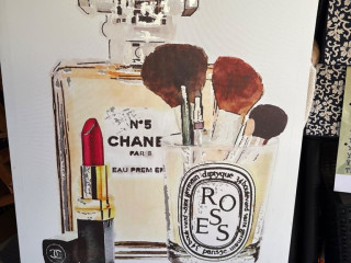 channel-no-5-on-canvas-beautiful-picture