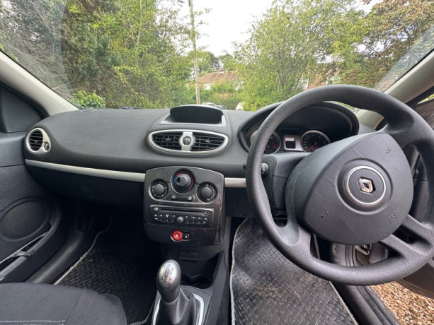 renault-clio-hatchback-2011-manual-1149-cc-5-doors-big-3