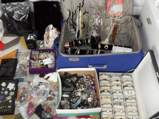 large-job-lot-of-vintage-costume-jewellery-with-brand-new-display-stands