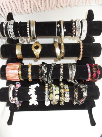 large-job-lot-of-vintage-costume-jewellery-with-brand-new-display-stands-big-3