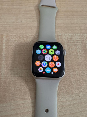 apple-watch-se-40mm-gps-delivery-available-big-2
