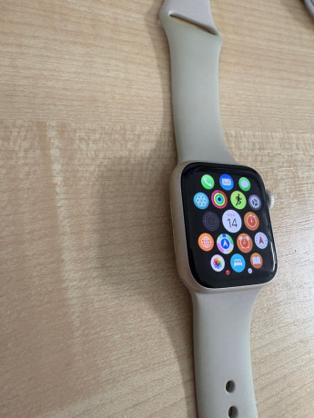 apple-watch-se-40mm-gps-delivery-available-big-3