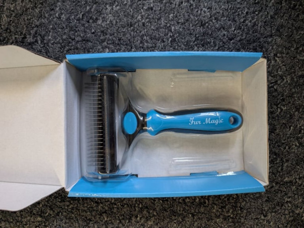 deshedding-and-dematting-dog-brush-big-0